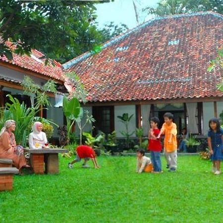Rumah Ebo Бандунг Экстерьер фото
